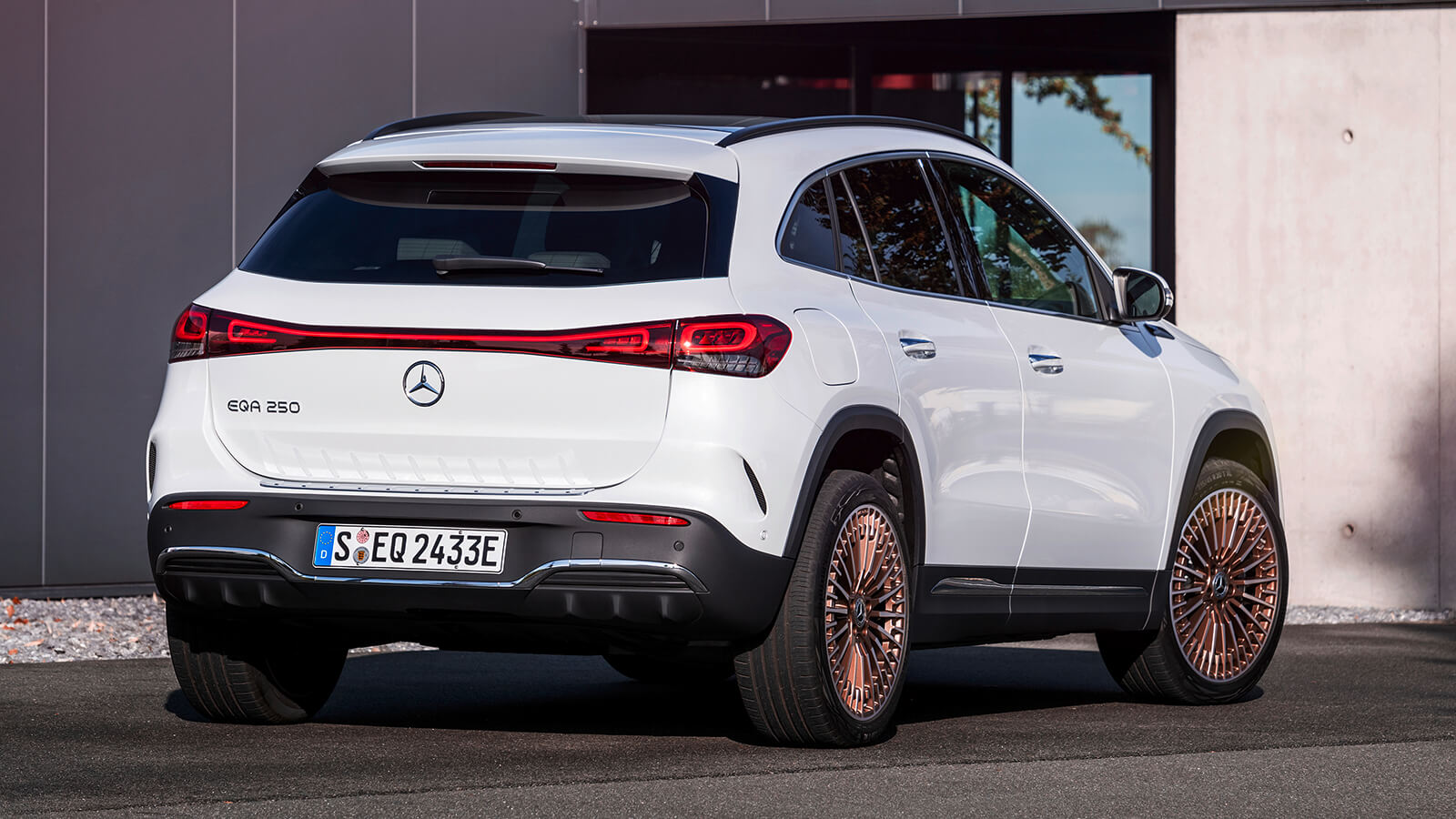 Mercedes EQA 250 AMG Line Premium Plus - imagine 4